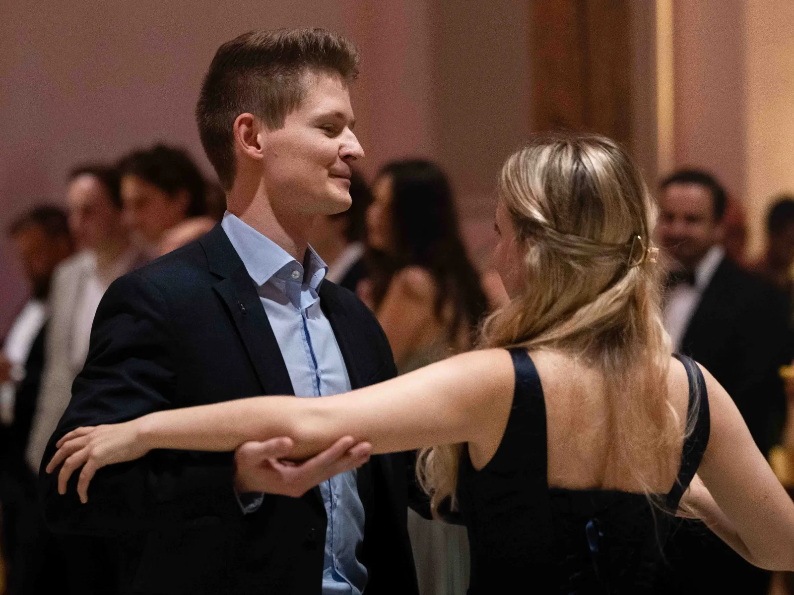 Gäste-filmen-Tanzperformance-Uniball-Liechtenstein