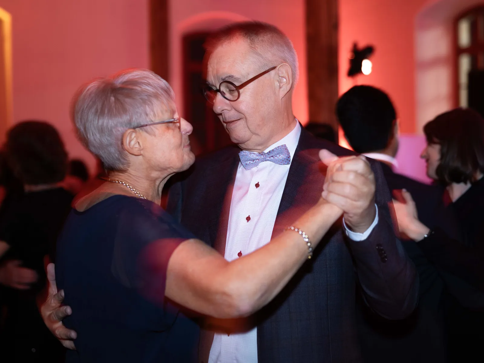 Tanzpaar-glitzerkleid-Uniball-Liechtenstein