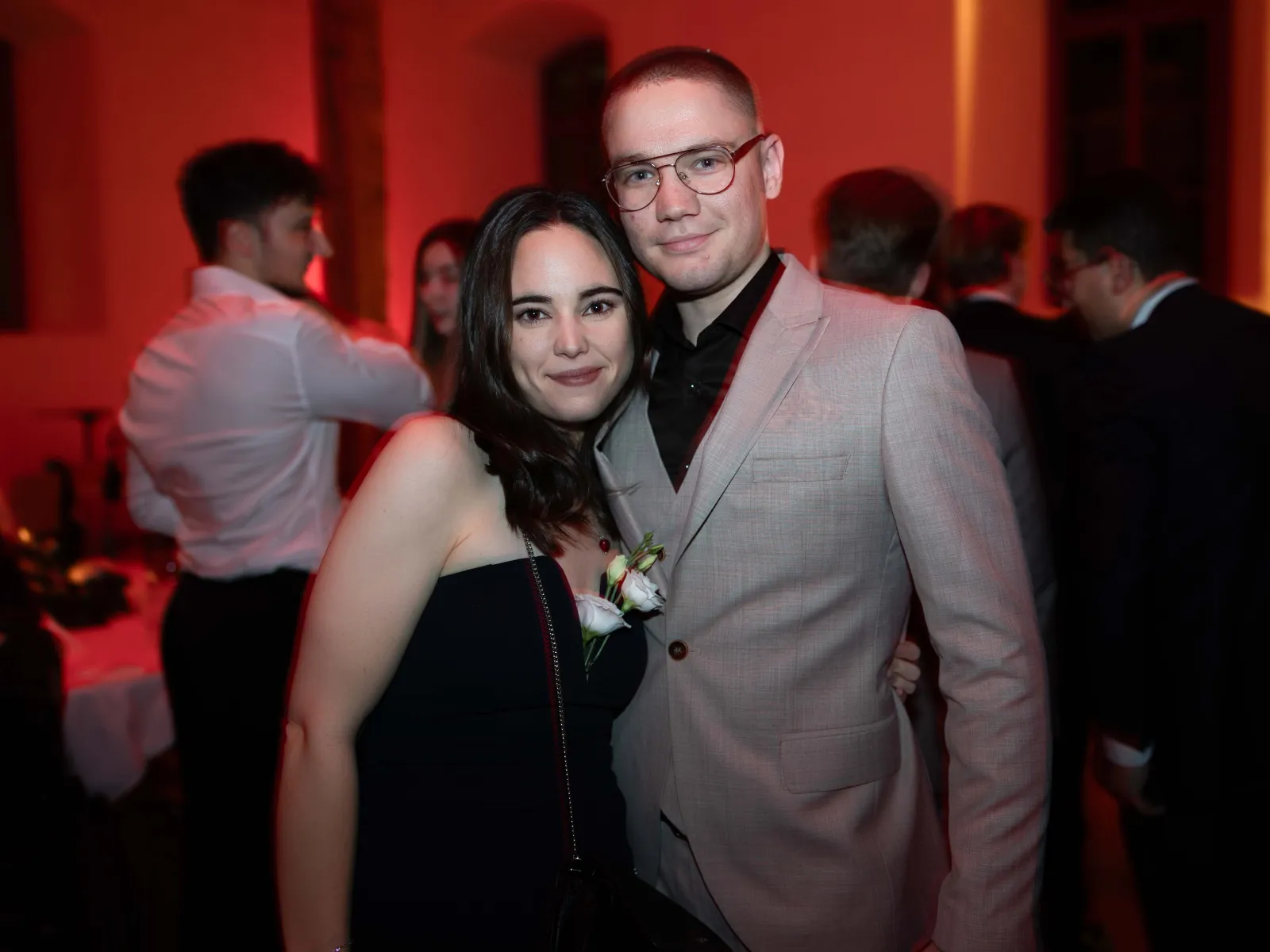 Posierendes-Paar-Abendmode-Uniball-Liechtenstein