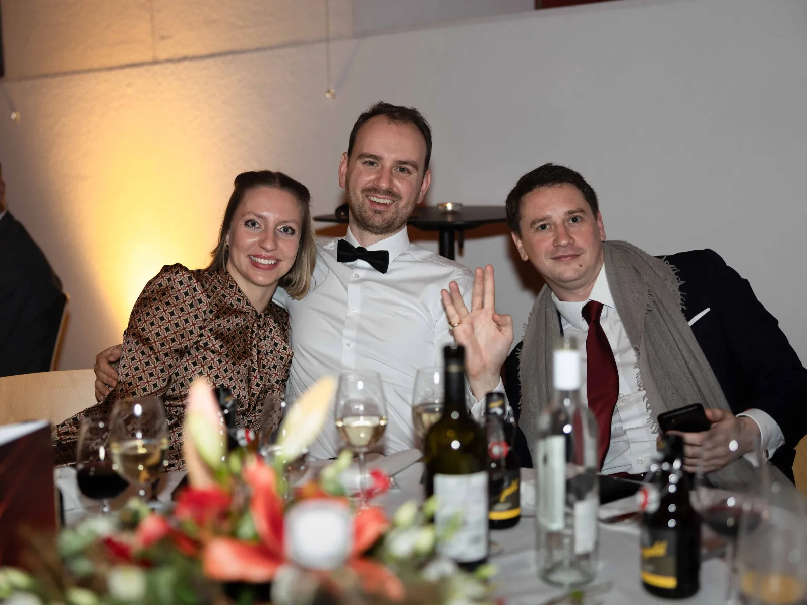 Drei-Gäste-posieren-Uniball-Uni-Liechtenstein