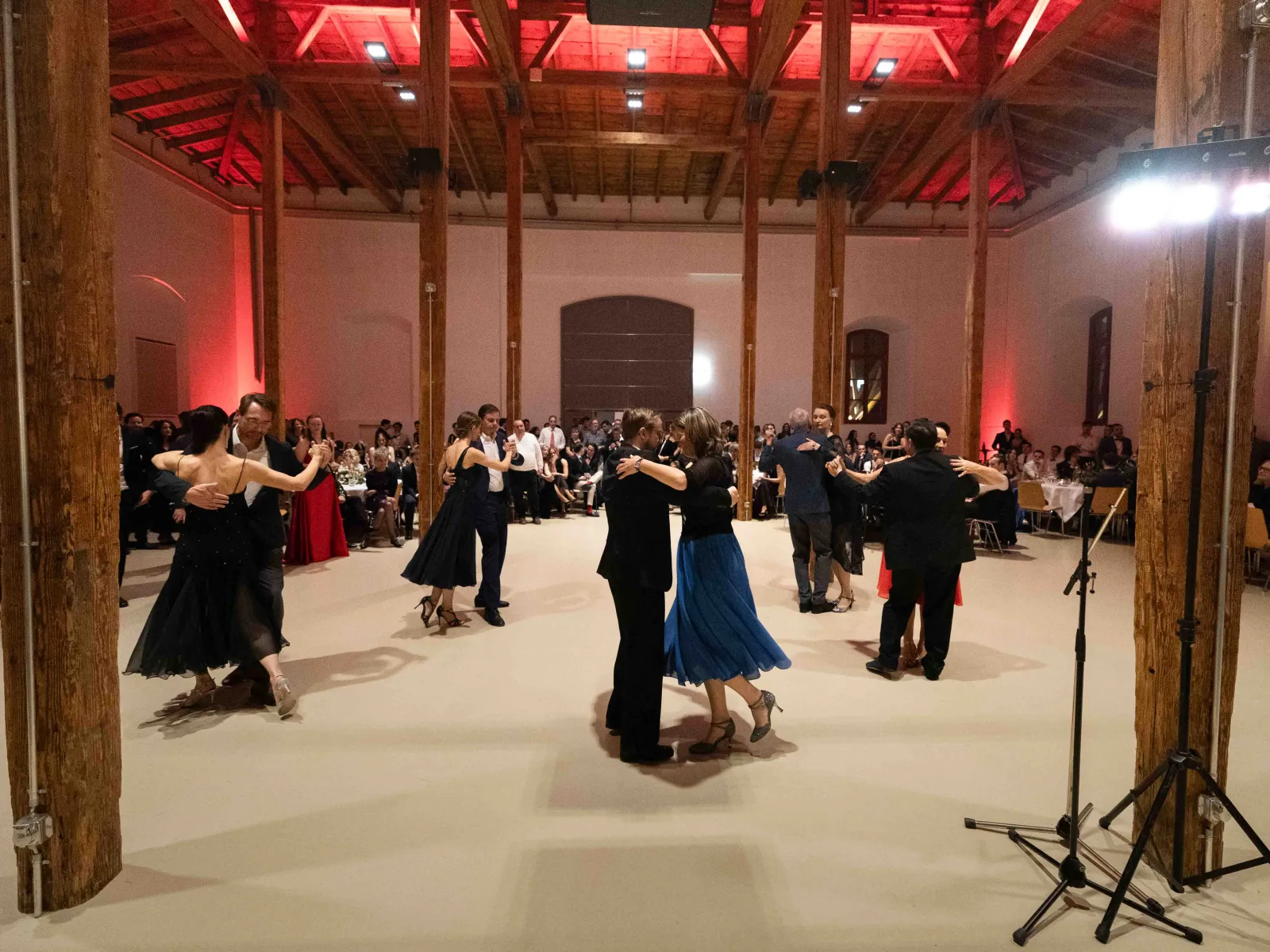 Paare-Standardtanz-Festsaal-Uniball-Liechtenstein