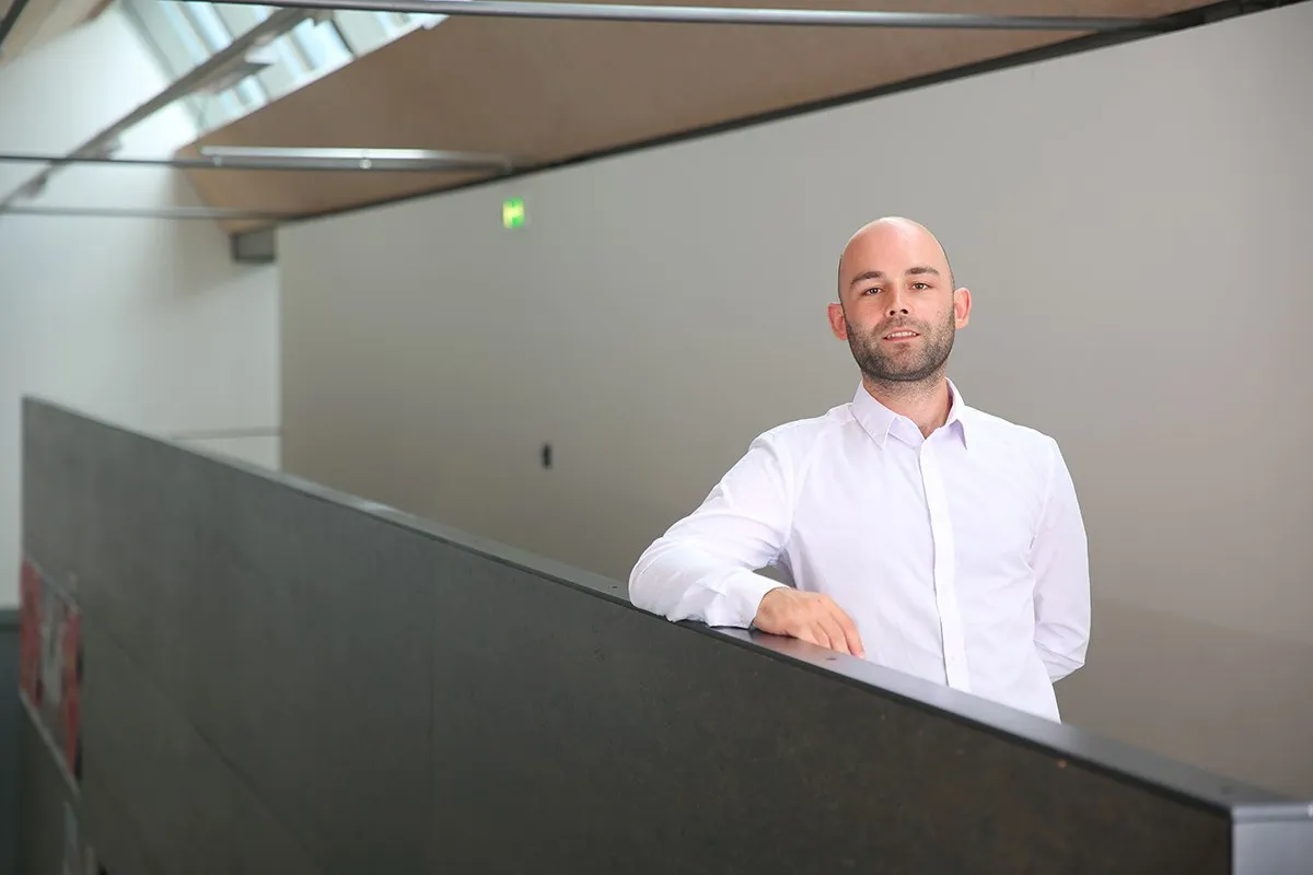 Merlin Bartel erhält eine Auszeichnung für seine Dissertation in Financial Economics an der Universität Liechtenstein, betreut von Assoz. Prof. Dr. Sebastian Stöckl und Dr. Pedro Barroso.