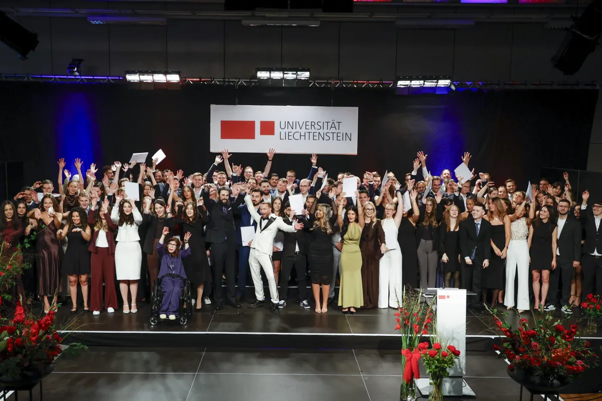 Alle Bachelor- und Masterabsolventinnen und -absolventen