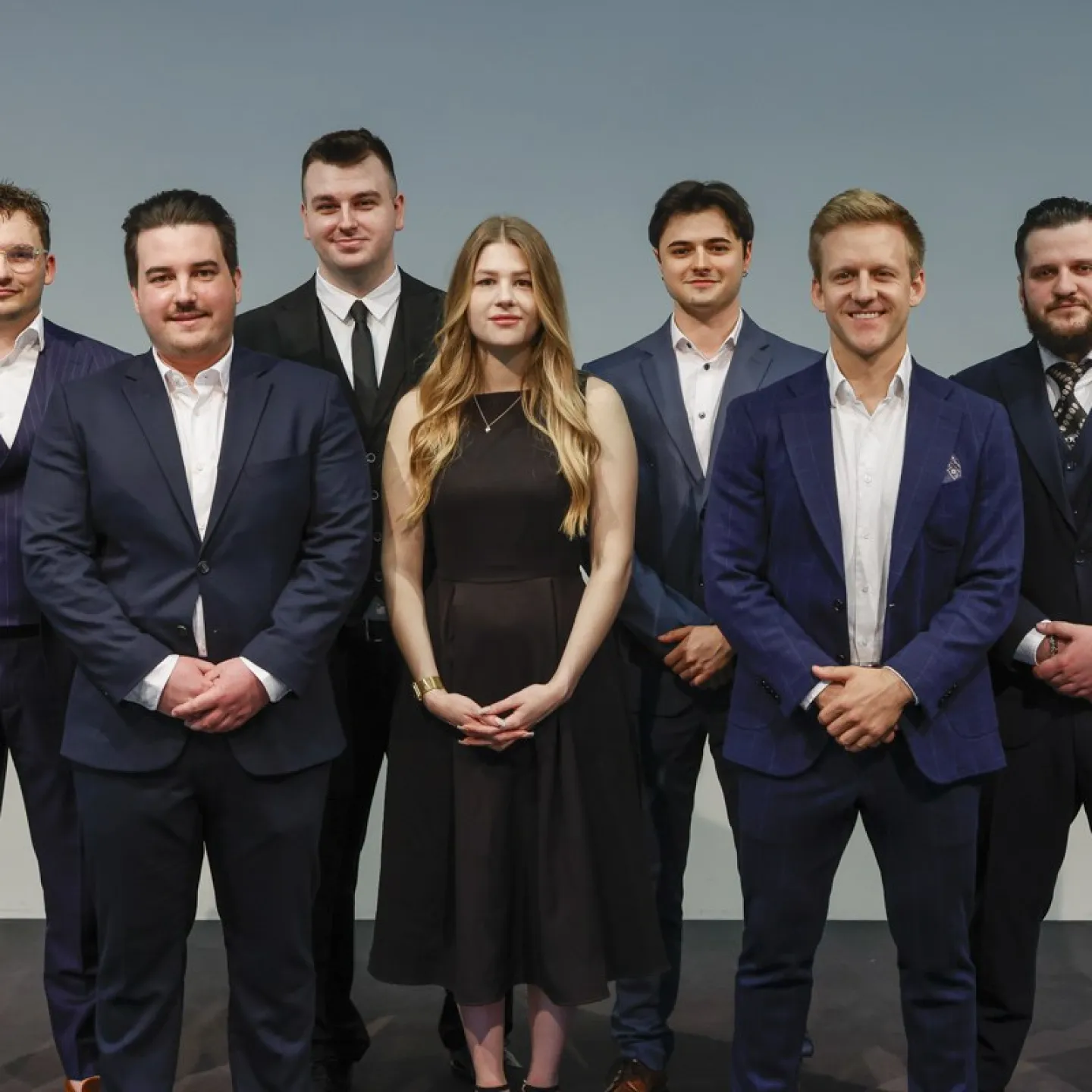 Auf dem Bild zu sehen sind die Absolventen des Bachelors of Science in Betriebswirtschaftslehre.