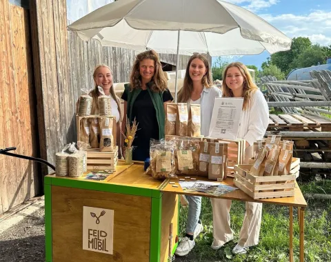 Mobiler Verkaufsstand mit Produkten direkt vom Feld in Liechtenstein