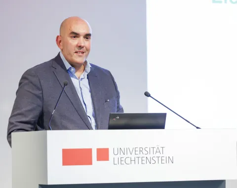 Prof. Dutta stellt sein Buch vor