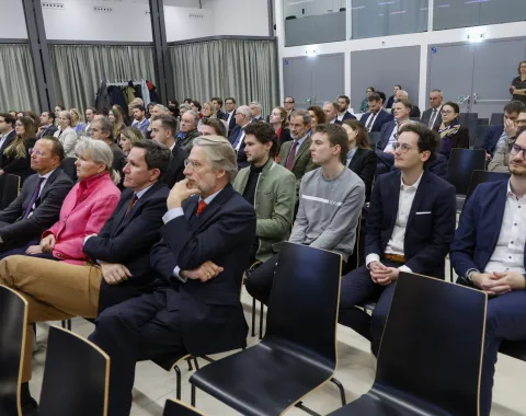 Publikum an der Buchpräsentation