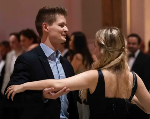 Gäste-filmen-Tanzperformance-Uniball-Liechtenstein