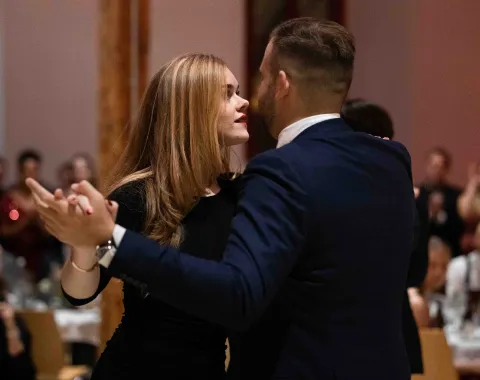 Tanzpaare-auf-Tanzflaeche-Uniball-Liechtenstein