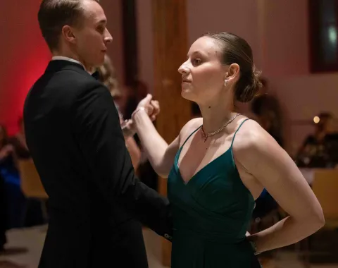 Tanzpaar-gruenes-Kleid-Uniball-Liechtenstein