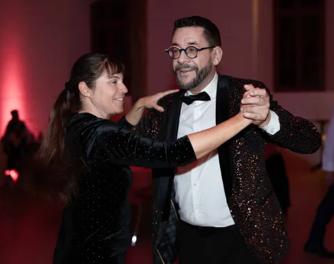 Tanzendes-Paar-Uniball-Liechtenstein