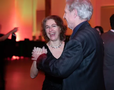 Tanzendes-Paar-elegant-Uniball-Liechtenstein