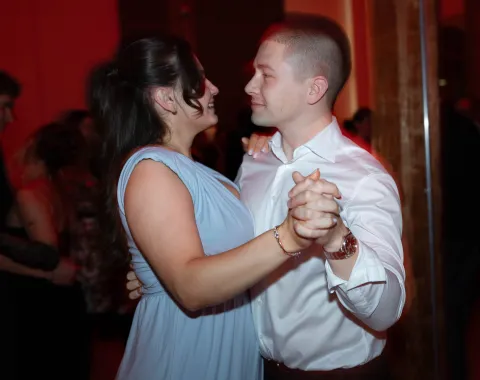 Paar-tanzt-Hellblau-Weiss-Uniball-Liechtenstein