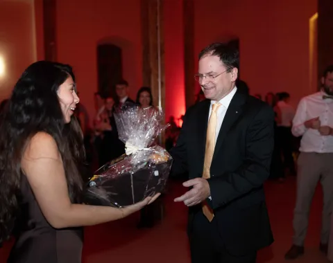 Preisuebergabe-Geschenkkorb-Uniball-Liechtenstein