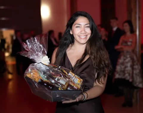 Siegerin-mit-Geschenkkorb-Uniball-Liechtenstein