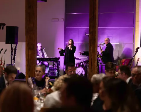 Liveband-Bühne-Gäste-Uniball-Uni-Liechtenstein