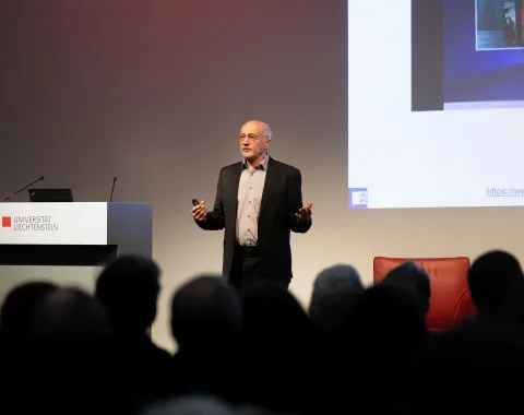 News_Campus-Gespraeche_Harald-Wehnes_Universitaet-Liechtenstein