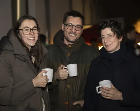 Studierende und Alumni im Gespräch.
