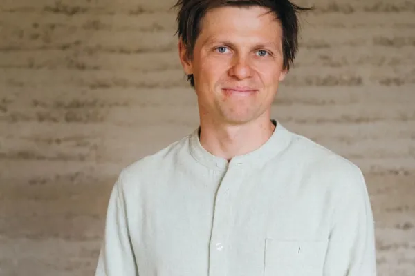 Auf dem Bild ist Martin Mackowitz, Hochschuldozent an der Liechtenstein School of Architecture zu sehen.