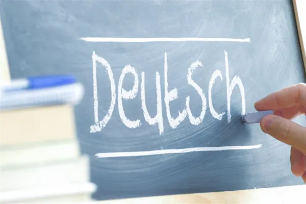 Schiefertafel mit Wort Deutsch Kreide