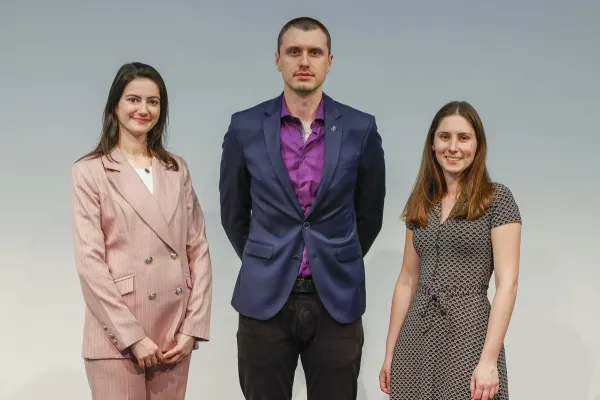 Auf dem Bild zu sehen sind die Absolventen des Masters of Science in Information Systems.